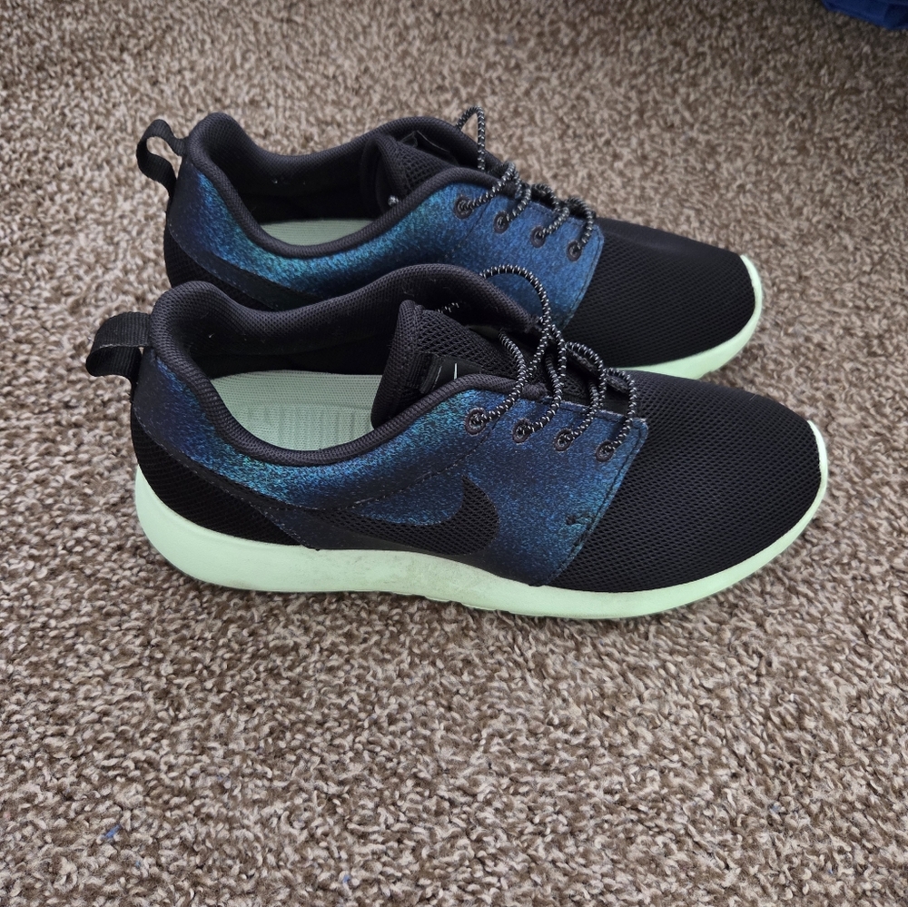 Nike Roshe Run Sneakers